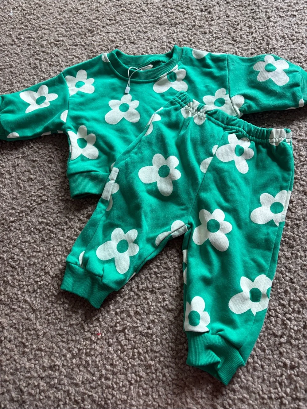 B41 MiniOlie 0-3 2pc Green Floral White Daisy Print 2pc Sweatsuit